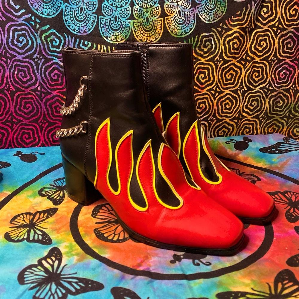 Lamoda Flame Chain Boots Sz 7